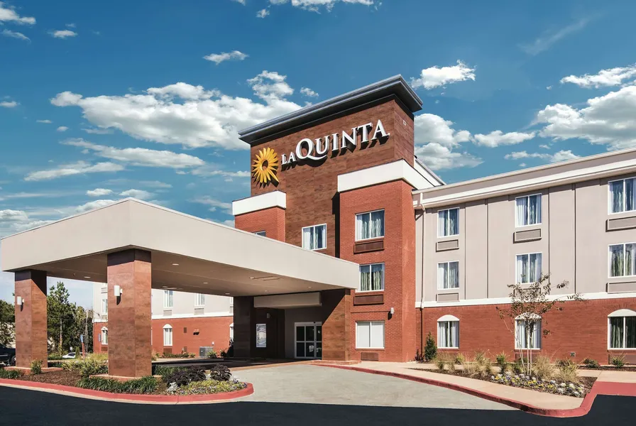 La Quinta Inn & Suites by Wyndham Milledgeville hotel detail image 2