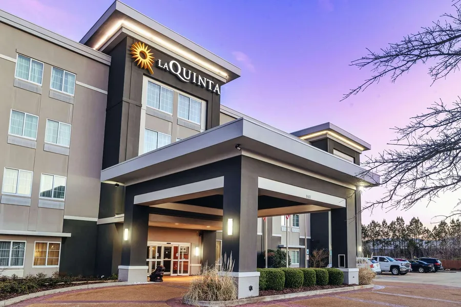 La Quinta Inn & Suites by Wyndham Starkville at MSU hotel detail image 2