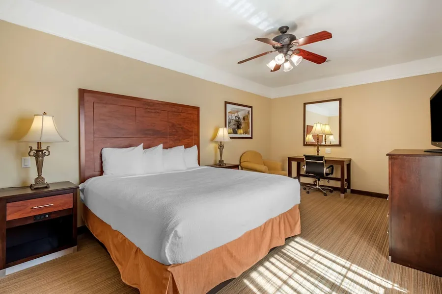Best Western Plus Monica Royale Inn & Suites hotel detail image 2