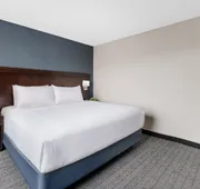 Courtyard by Marriott Manchester - Boston Regional Airport hotel detail image 7