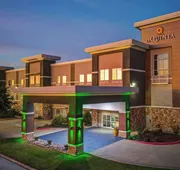 La Quinta Inn & Suites by Wyndham Ft. Worth - Forest Hill TX hotel detail image 3