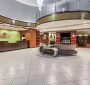 La Quinta Inn & Suites by Wyndham Tulsa Midtown hotel detail image 3