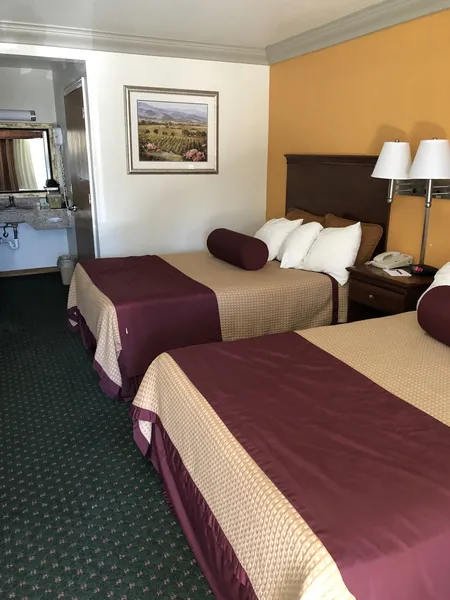 Cloverdale Wine Country Inn & Suites hotel detail image 6