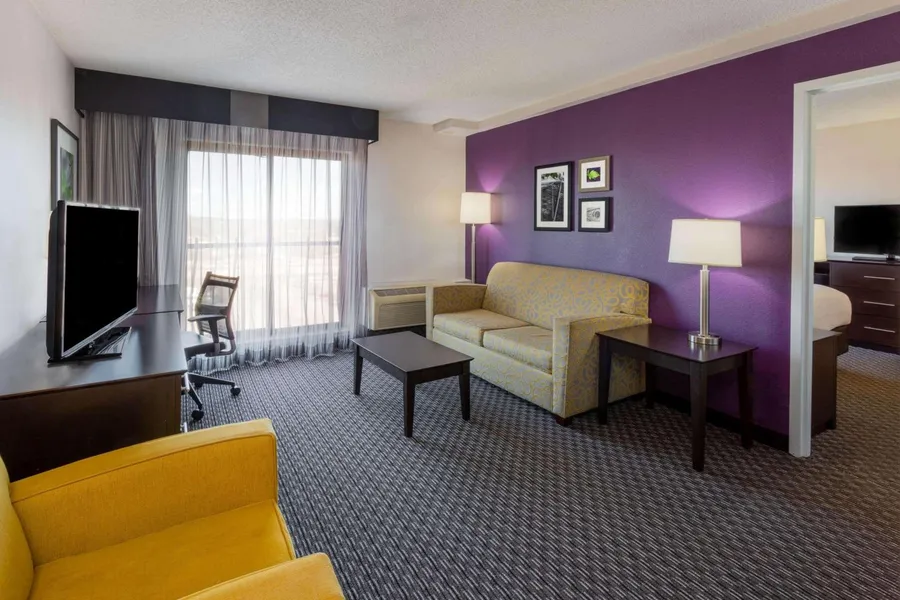 La Quinta Inn & Suites by Wyndham Minneapolis Bloomington W hotel detail image 2