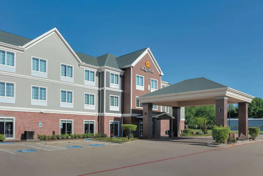La Quinta Inn & Suites by Wyndham Tyler South hotel detail image 2