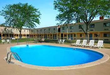 Days Inn by Wyndham Bowling Green hotel thumbnail 5