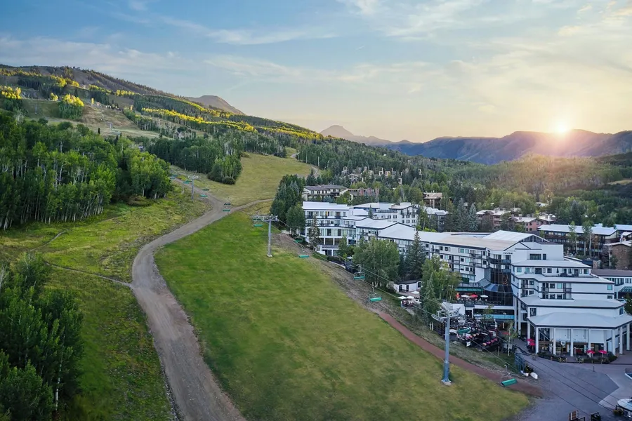 Viewline Resort Snowmass, Autograph Collection hotel detail image 2