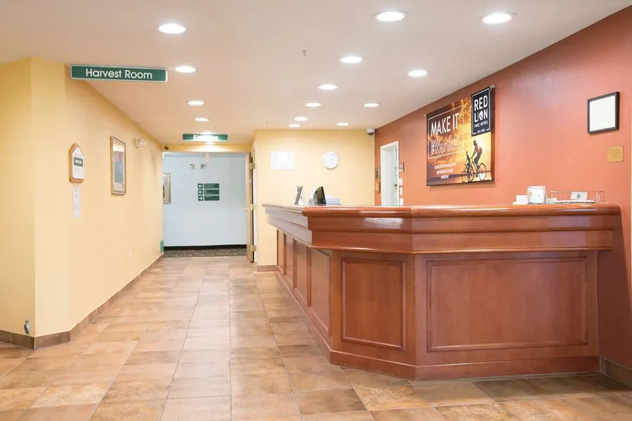 Red Lion Inn & Suites McMinnville hotel detail image 2