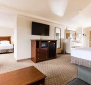 Red Lion Inn & Suites McMinnville hotel detail image 4