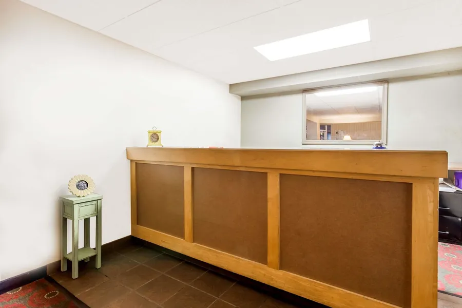 Days Inn by Wyndham Cedar Falls- University Plaza hotel detail image 2