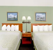 Days Inn by Wyndham Cedar Falls- University Plaza hotel detail image 4