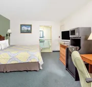 Days Inn by Wyndham Cedar Falls- University Plaza hotel detail image 5