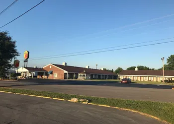 Super 8 by Wyndham Cave City hotel thumbnail 3