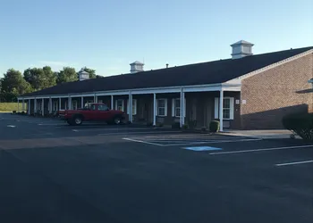 Super 8 by Wyndham Cave City hotel thumbnail 6