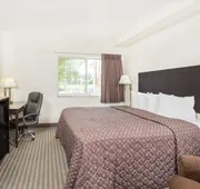 Super 8 by Wyndham Cedar Falls IA - University hotel detail image 7