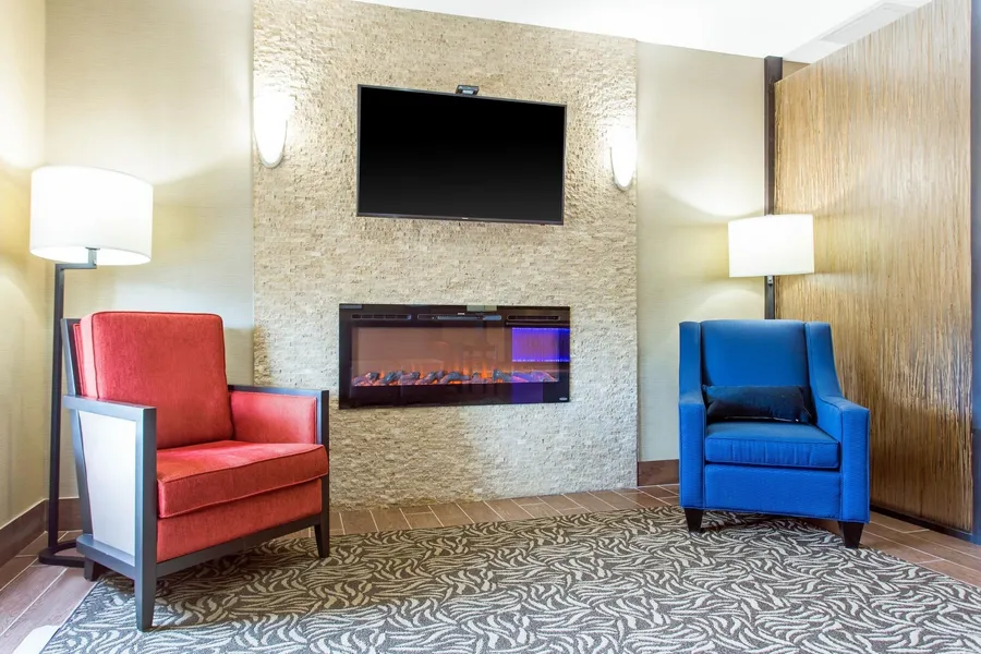Comfort Suites Clinton near Presbyterian College hotel detail image 2