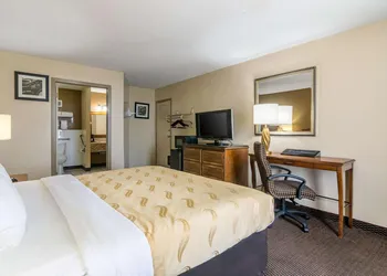 Quality Inn Shawnee I-40 hotel thumbnail 4