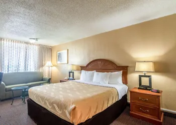 Quality Inn Shawnee I-40 hotel thumbnail 6