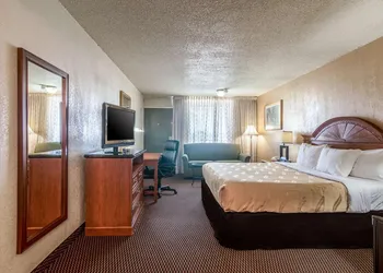 Quality Inn Shawnee I-40 hotel thumbnail 7