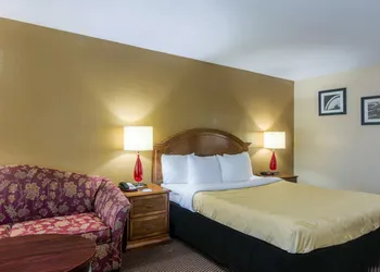 Quality Inn Shawnee I-40 hotel thumbnail 8