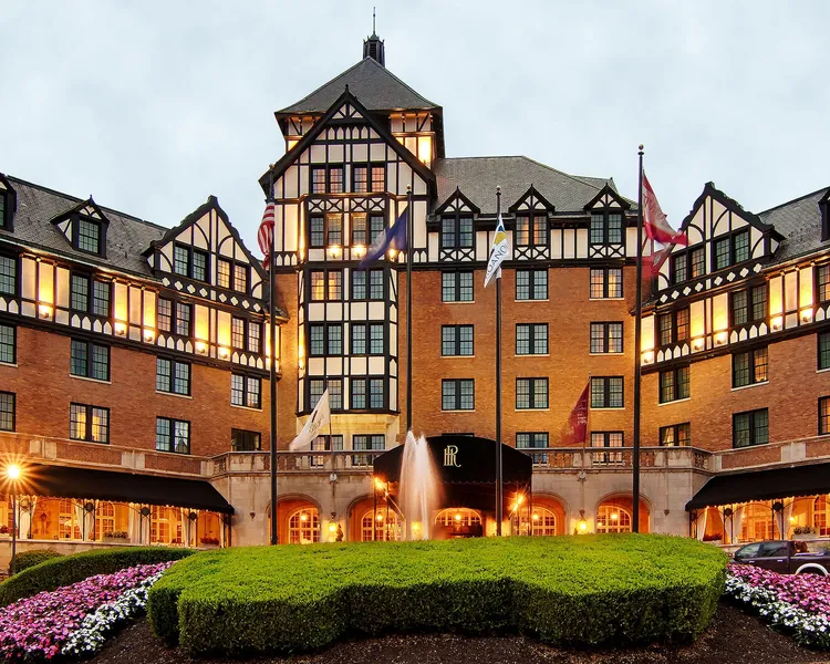 Hotel Roanoke & Conference Ctr, Curio Collection by Hilton hotel detail image 2