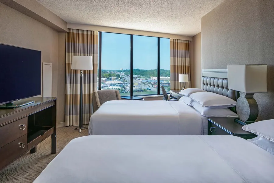 Sheraton Greensboro at Four Seasons hotel detail image 6