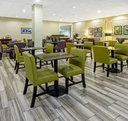 La Quinta Inn & Suites by Wyndham New Orleans Airport hotel detail image 4