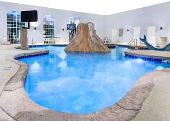 Microtel Inn & Suites By Wyndham Green Bay hotel thumbnail 2