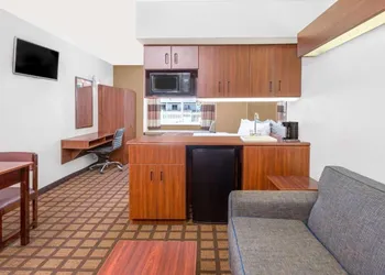 Microtel Inn & Suites By Wyndham Green Bay hotel thumbnail 6