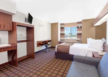 Microtel Inn & Suites By Wyndham Green Bay hotel thumbnail 7