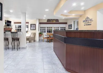 Microtel Inn & Suites By Wyndham Green Bay hotel thumbnail 8