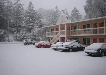 National 9 Inn Placerville hotel thumbnail 3