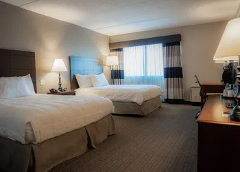 Ramada Plaza by Wyndham Hagerstown hotel thumbnail 3