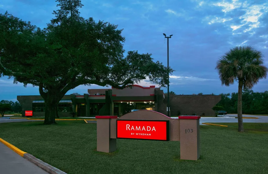 Ramada by Wyndham Diamondhead I-10/Gulfport hotel detail image 2