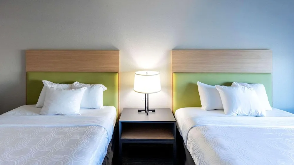 Country Inn & Suites by Radisson, Appleton Airport - Fox River Mall Area hotel detail image 6