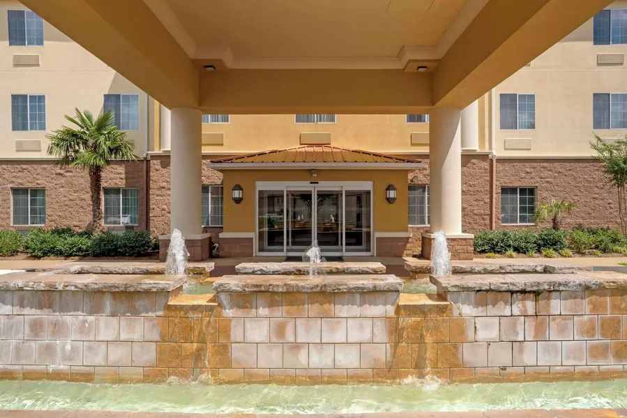 Comfort Suites Alexandria North hotel detail image 2