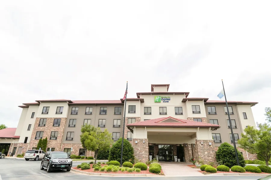 Holiday Inn Express & Suites Lexington NW-The Vineyard by IHG hotel detail image 2