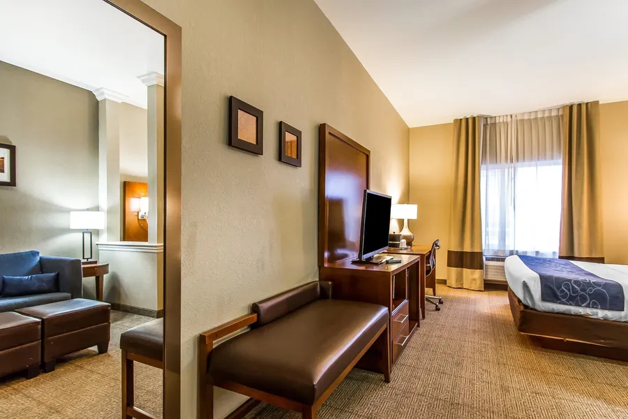Comfort Suites Mattoon East hotel detail image 6