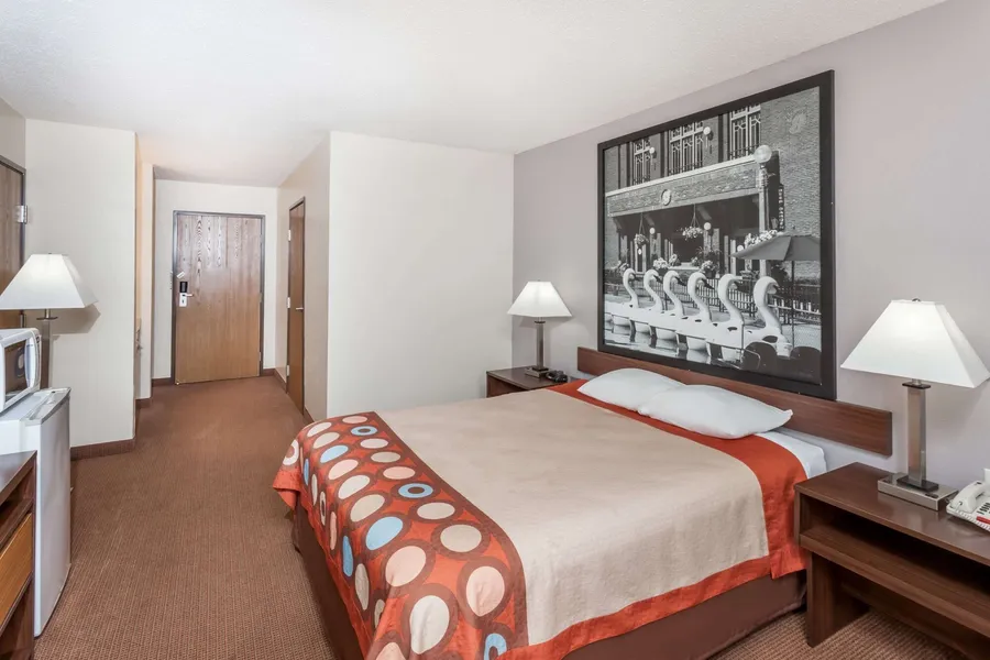 Super 8 by Wyndham Pekin/Peoria Area hotel detail image 6