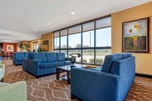 Comfort Suites Greenwood hotel thumbnail 5