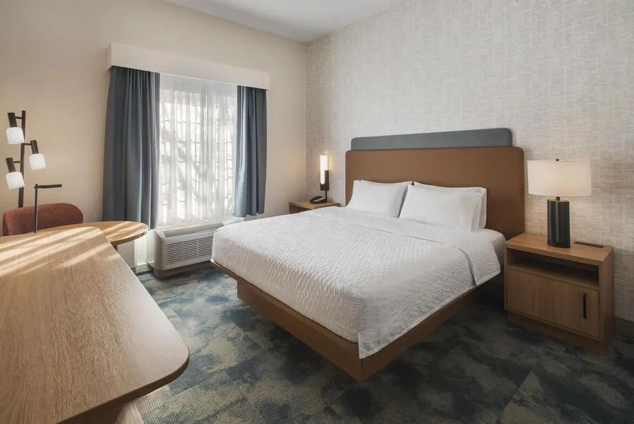 Hampton Inn & Suites Greenfield hotel detail image 6