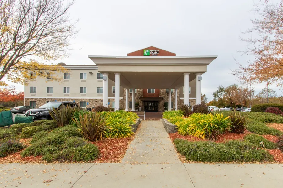Holiday Inn Express Hotel & Suites Roseville-Galleria Area by IHG hotel detail image 2
