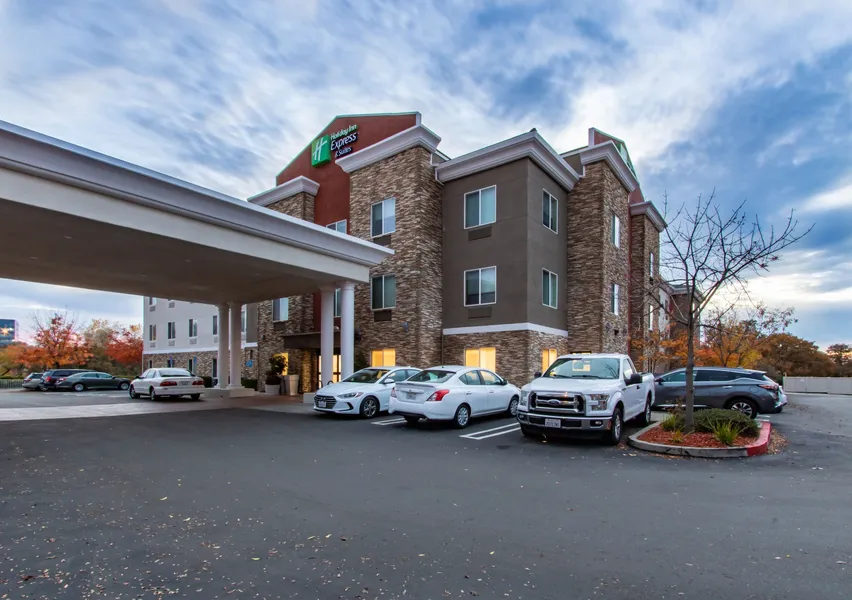 Holiday Inn Express Hotel & Suites Roseville-Galleria Area by IHG hotel detail image 6