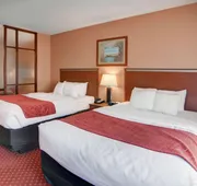 Quality Suites Near Cedar Creek Lake hotel detail image 3