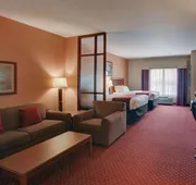 Quality Suites Near Cedar Creek Lake hotel detail image 4