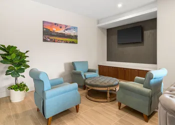Roundhouse Suites hotel thumbnail 4