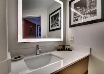 Best Western Plus Boston Hotel hotel thumbnail 3