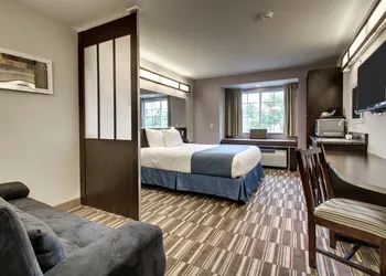 Microtel Inn & Suites by Wyndham Tuscaloosa hotel thumbnail 3
