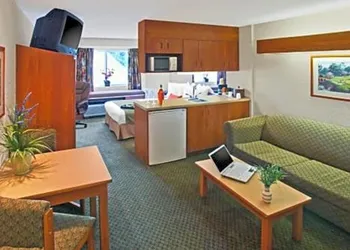 Microtel Inn & Suites By Wyndham Brunswick North hotel thumbnail 4