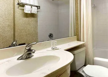 Microtel Inn & Suites By Wyndham Brunswick North hotel thumbnail 5